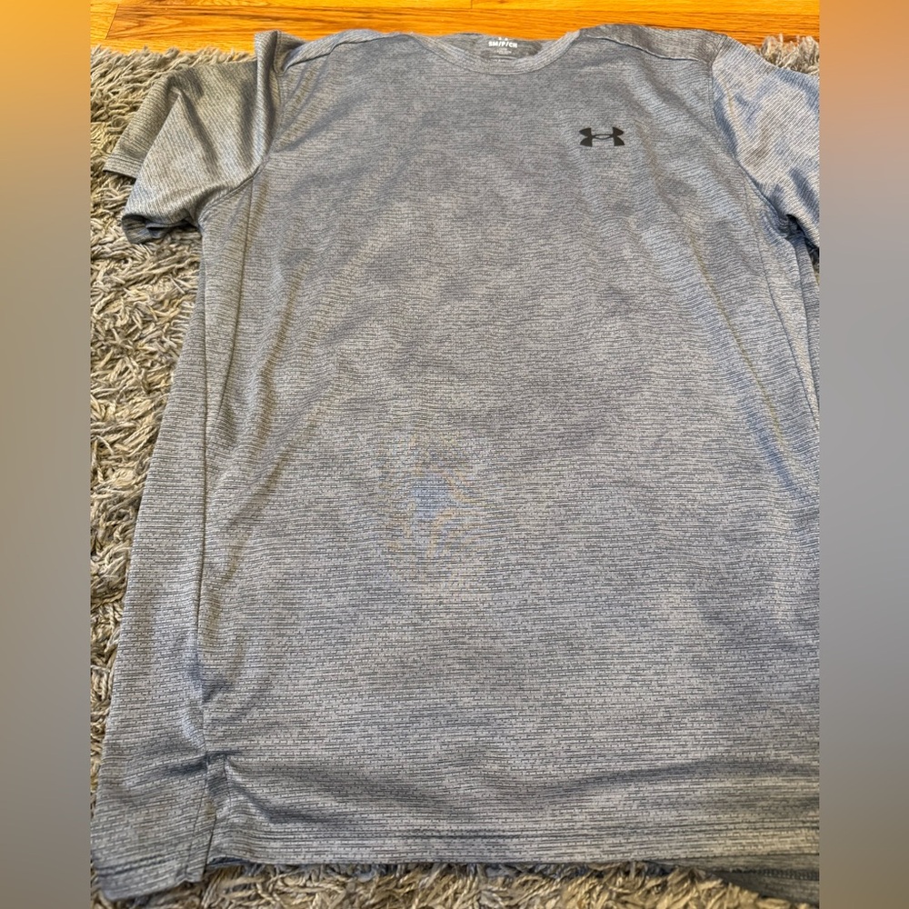 Under Armour Men's Gray T-Shirt - size S